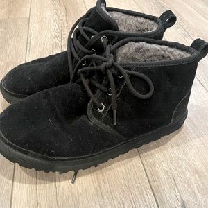 Uggs black boot